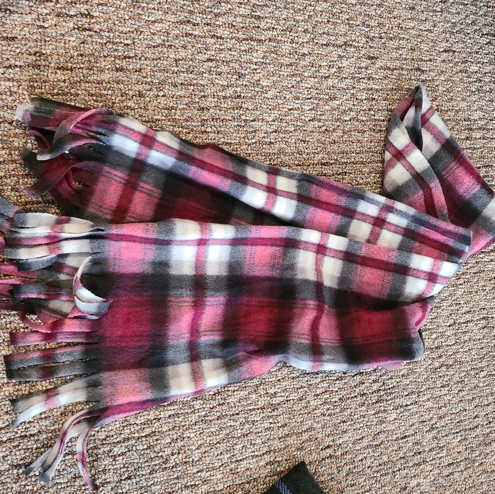 Scarves - Picture 4 of 4